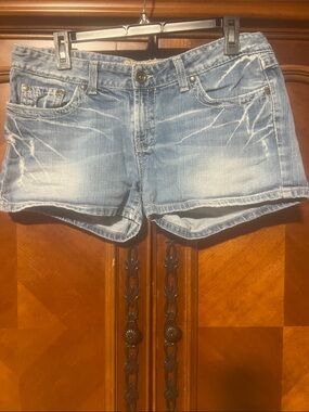 BKE Women's Light Wash Denim Shorts (BIN 2- 57)